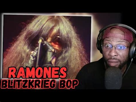 Blitzkrieg Bop: Un hymne punk rock endiablé qui défie la gravité musicale avec une énergie furieuse