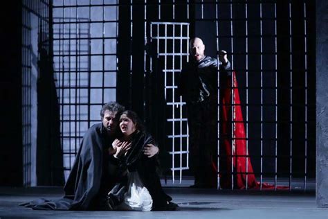 “Il trovatore” : Une symphonie tragique de duels d’amour et de vengeances brûlantes sous les étoiles espagnoles